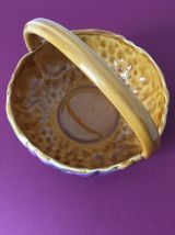 Corbeille à fruits en barbotine estampillée Sarreguemines