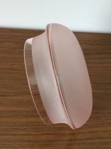 Globe en verre rose opaque