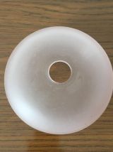 Globe en verre rose opaque