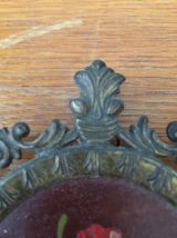 Petit cadre en métal doré et peinture sur bois