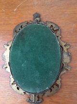 Petit cadre en métal doré et peinture sur bois