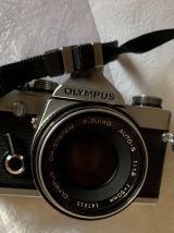 Appareil photo Olympus OM et objectif 150 mm