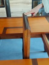 Table en  bois massif avec 2 rallonges + verre de protection