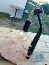 Lampe bois avec fourche de velo ampoule type Edison