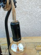 Lampe bois avec fourche de velo ampoule type Edison