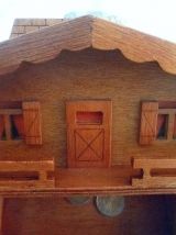 tirelire chalet  en bois , vintage