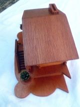 tirelire chalet  en bois , vintage