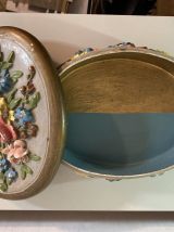 Boite avec décor floral en plâtre 
