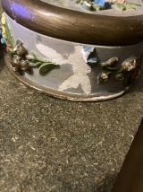 Boite avec décor floral en plâtre 