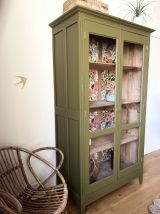 Armoire vitrine parisienne 