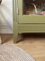 Armoire vitrine parisienne 