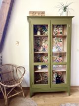 Armoire vitrine parisienne 