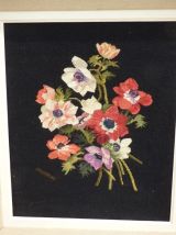 Tapisserie Aubusson motif fleurs  avec son encadrement   en 