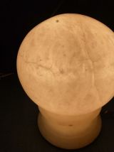 Lampe globe en onyx