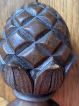 Boule d’escalier pomme de pin en bois