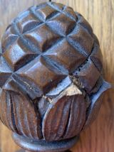 Boule d’escalier pomme de pin en bois