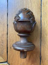 Boule d’escalier pomme de pin en bois