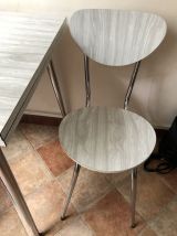 Table à rallonge avec tiroir et ses deux chaises Formica