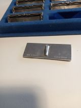 Boîte avec 8 porte-noms