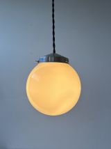 PAIRE D’ANCIENNES SUSPENSIONS VINTAGE EN OPALINE 13 CM 