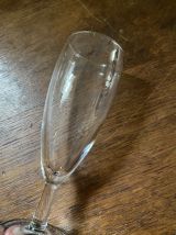 6 flûtes à champagne.