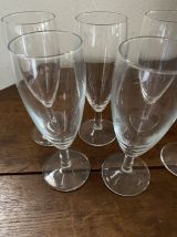 6 flûtes à champagne.