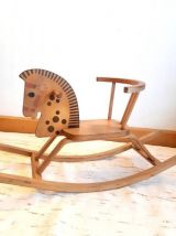 Cheval à bascule vintage en bois
