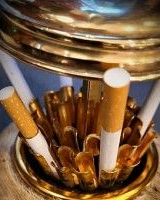 Distributeur de cigarettes vintage