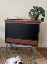Commode vintage sur roulettes