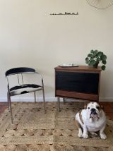 Commode vintage sur roulettes