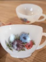 Tasses en opaline 