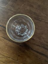 9 verres au liseré doré vintage.