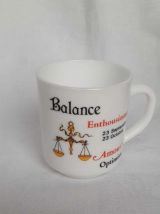 mug astrologique arcopal vintage