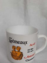 mug astrologique arcopal vintage