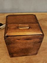 Moulin à café mécanique en bois clair