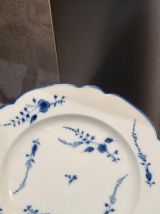 Rare assiette creuse en porcelaine de Chantilly