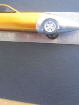 Stylo voiture à bille en forme de voiture qui roule Stylos v