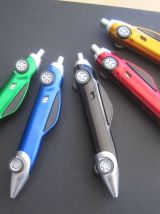 Stylo voiture à bille en forme de voiture qui roule Stylos v