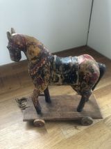 Petit cheval en bois 