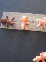 12 pcs MINI BÉBÉS EN PLASTIQUE 