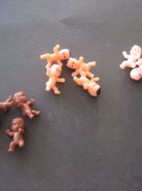 12 pcs MINI BÉBÉS EN PLASTIQUE 