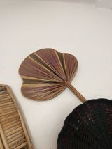 Composition murale de 6 corbeilles et plateaux et éventail.