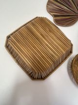 Composition murale de 6 corbeilles et plateaux et éventail.