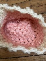 Bonnet vintage en grosse laine rose.