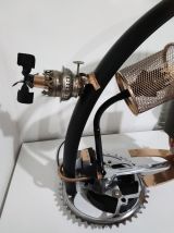 Lampe à poser recyclage déco artisanale "Vélo-moteur"
