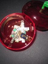 Lot de 5  bijoux religieux  dans petite boite plastique 