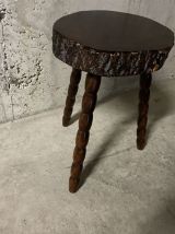 Tabouret tripode brutaliste
