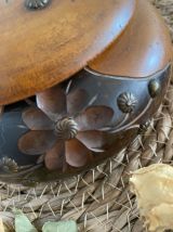 Bonbonnière en bois art populaire.