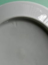 Ancien légumier en porcelaine blanche