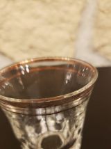 9 verres à liqueur transparents liséré doré